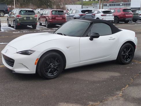 Used 2020 MAZDA MX-5 Miata Sport image 2