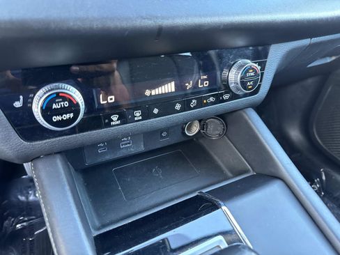 Used 2024 Mitsubishi Outlander AWD image 26