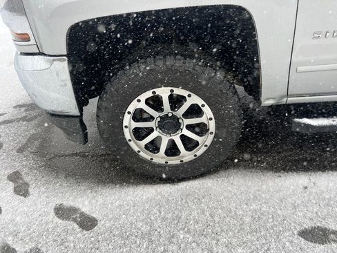 Used 2018 Chevrolet Silverado 1500 LT w/ All Star Edition image 28