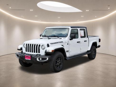 Used 2023 Jeep Gladiator Sport AWD/4WD image 3