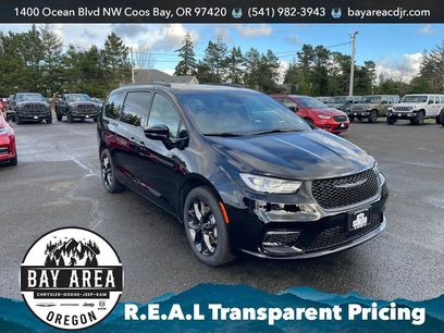 New 2026 Chrysler Pacifica Select w/ S Appearance Package