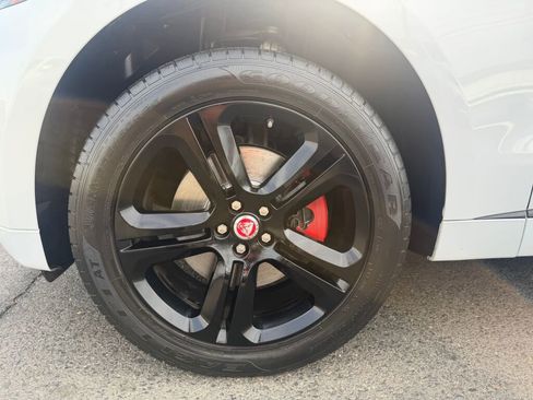 Used 2017 Jaguar F-PACE R-Sport image 36
