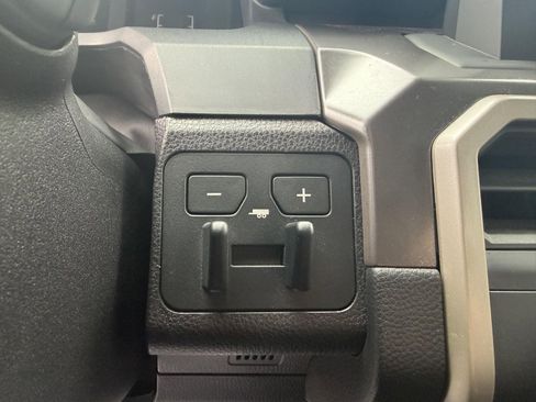 Used 2024 Toyota Tacoma SR5 AWD/4WD image 26
