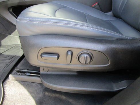 Used 2020 Buick Enclave Essence image 12