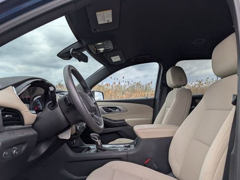 Used 2022 Chevrolet Traverse LS w/ Midnight/Sport Edition image 9