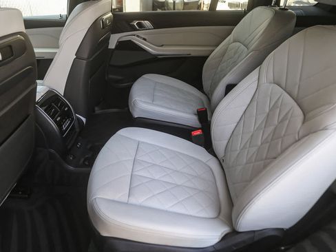 Used 2023 BMW X7 xDrive40i w/ M Sport Package image 15