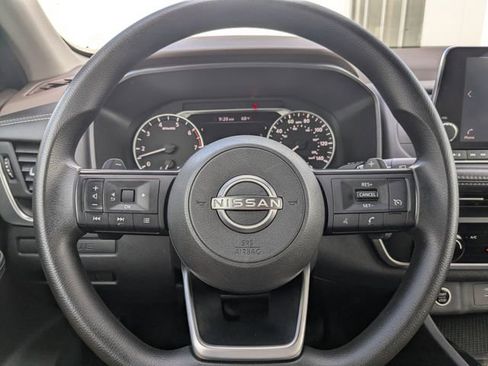 Used 2022 Nissan Rogue S image 32