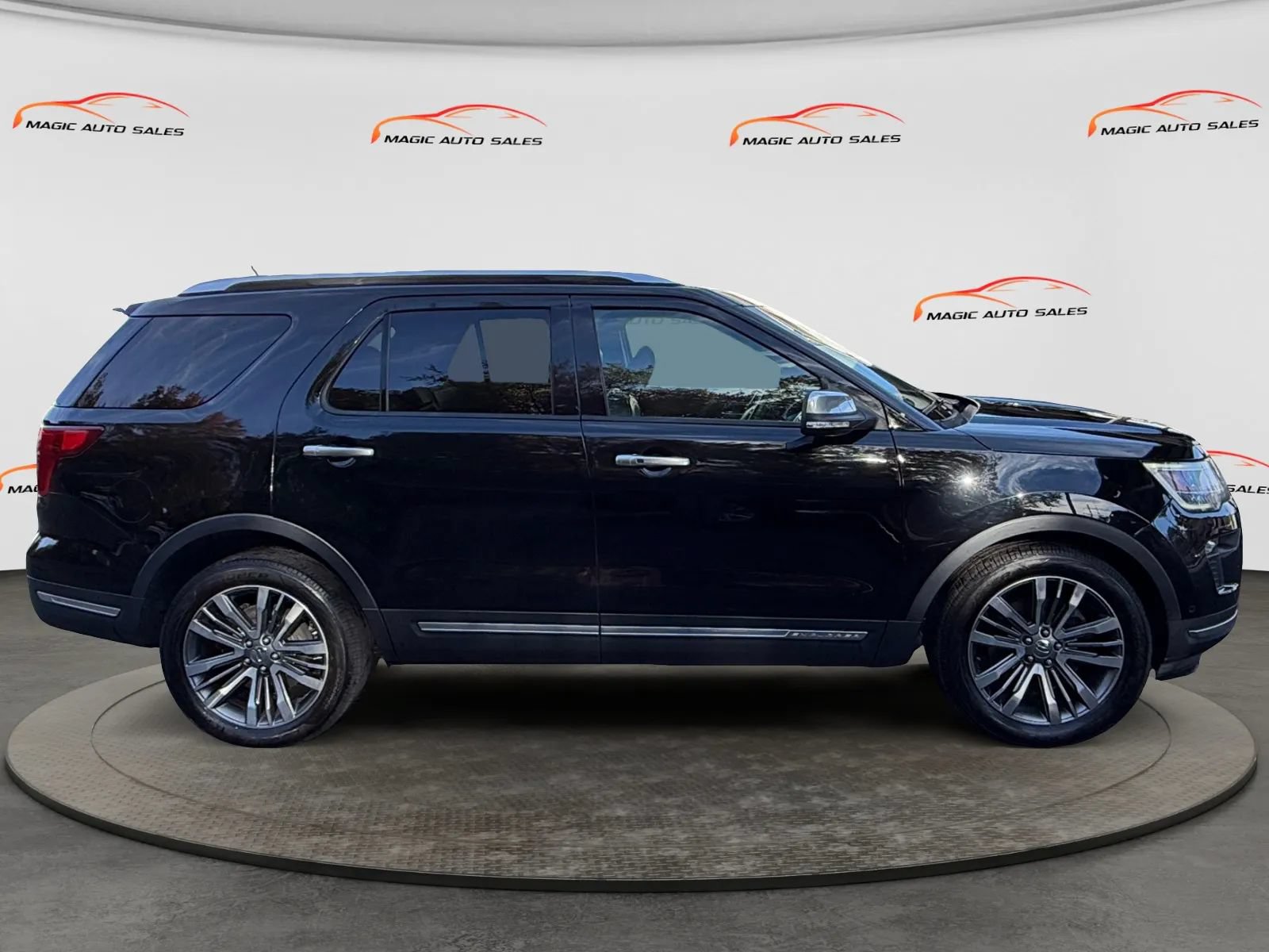 Used 2018 Ford Explorer Platinum AWD/4WD image 6