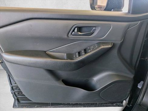 Used 2024 Nissan Rogue S FWD image 10