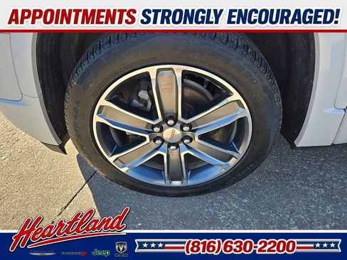 Used 2019 GMC Acadia Denali AWD/4WD image 25