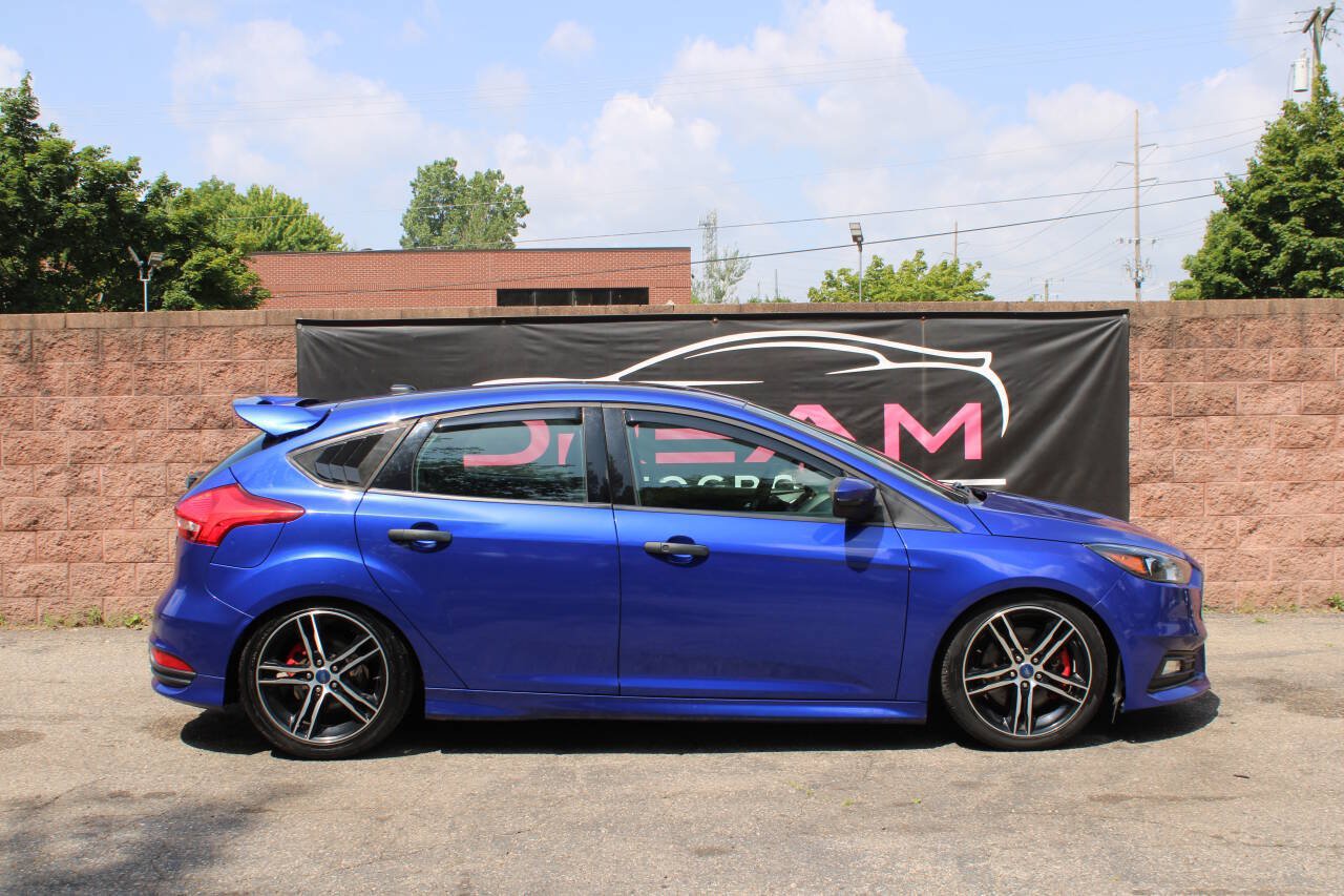 Used 2015 Ford Focus ST w/ Equipment Group 401A FWD image 5