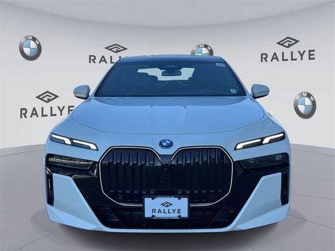 Certified 2025 BMW 750e xDrive w/ Premium Package image 2