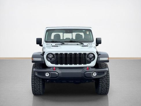 Used 2024 Jeep Gladiator Rubicon w/ Technology Group AWD/4WD image 2
