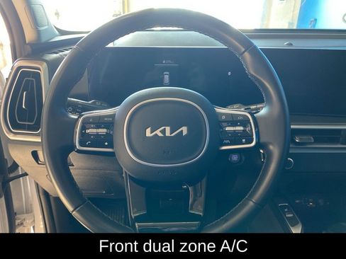 Used 2024 Kia Sorento S image 6