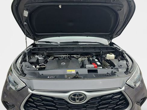 Used 2022 Toyota Highlander XLE FWD image 24