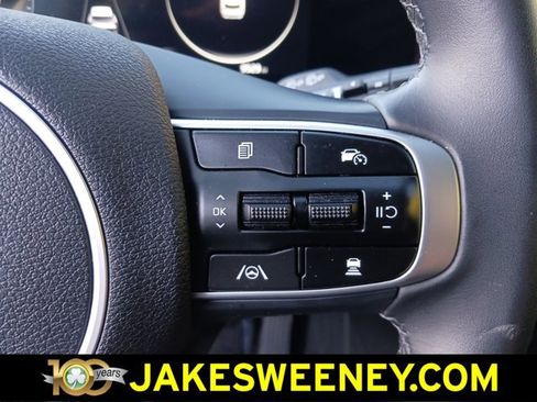 Used 2025 Kia Sportage SX image 17