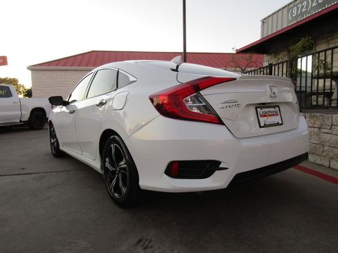 Used 2017 Honda Civic Touring image 3