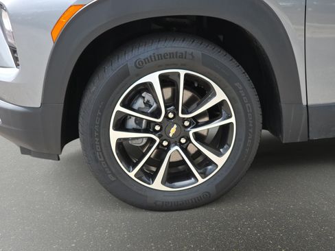 Used 2025 Chevrolet TrailBlazer LT AWD/4WD image 29