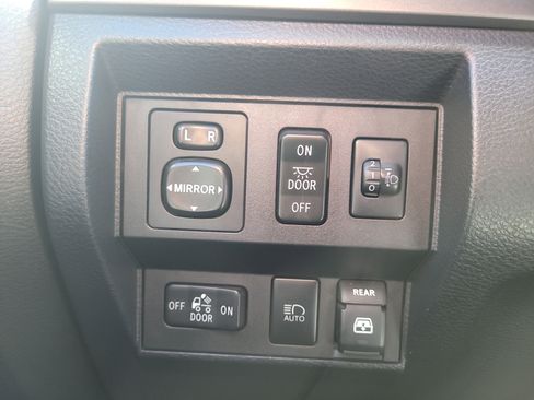 Used 2018 Toyota Tundra SR5 w/ TRD Sport Package image 28