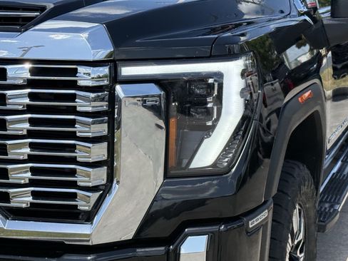 Used 2024 GMC Sierra 2500 Denali AWD/4WD image 11