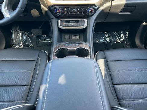 Used 2023 GMC Acadia Denali w/ Denali Ultimate Package AWD/4WD image 18
