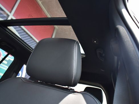 Used 2025 Jeep Grand Cherokee Limited w/ Black Appearance Package image 32