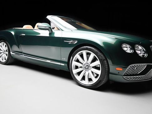 Used 2017 Bentley Continental GT image 31