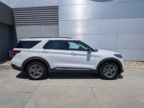 Certified 2025 Ford Explorer Active w/ Active Comfort Package AWD/4WD image 3