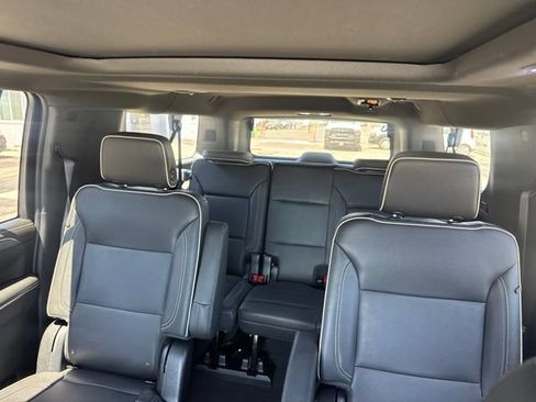 Used 2023 GMC Yukon XL SLT w/ SLT Luxury Package RWD image 10