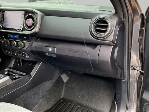 Used 2021 Toyota Tacoma TRD Sport w/ Technology Package AWD/4WD image 18