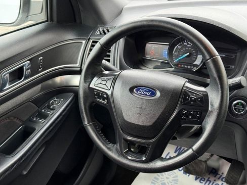 Used 2018 Ford Explorer XLT w/ XLT Appearance Package image 14