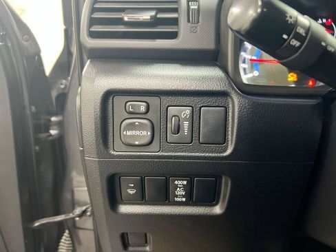 Used 2018 Toyota 4Runner SR5 AWD/4WD image 19