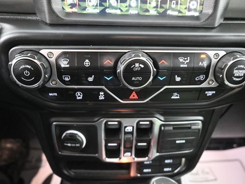 Used 2023 Jeep Wrangler Unlimited Sahara w/ Cold Weather Group AWD/4WD image 16
