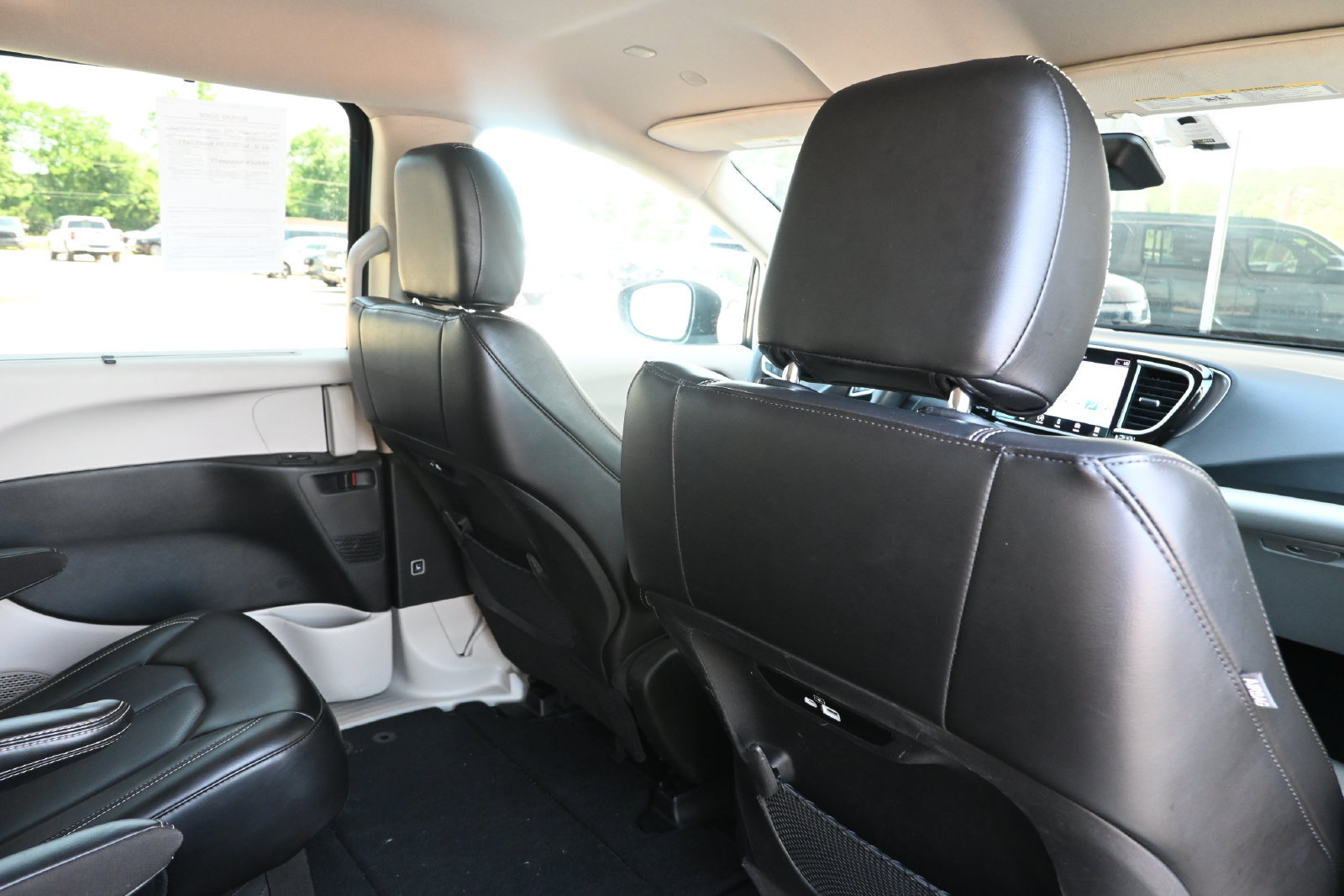 Used 2023 Chrysler Pacifica Touring-L FWD image 26
