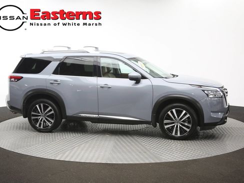 Used 2024 Nissan Pathfinder Platinum w/ Black Appearance Package AWD/4WD image 50
