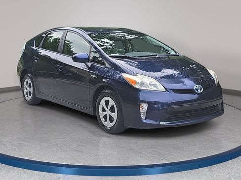 Used 2015 Toyota Prius Two FWD image 3