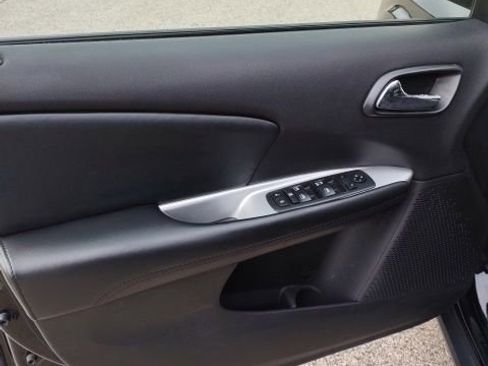 Used 2018 Dodge Journey SE w/ Blacktop Package image 10