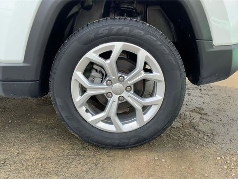 Used 2024 Jeep Compass Latitude AWD/4WD image 29