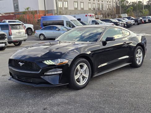 Certified 2022 Ford Mustang Coupe image 2