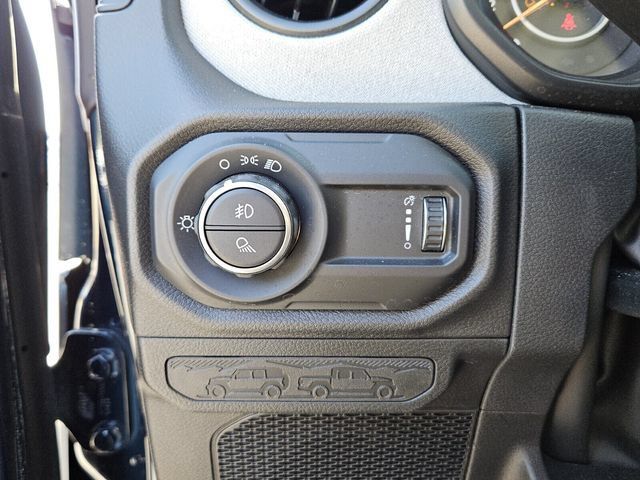 Used 2025 Jeep Gladiator Sport AWD/4WD image 25