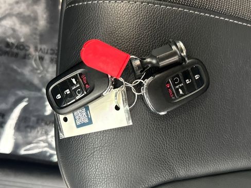 Certified 2025 Honda Pilot Touring image 24