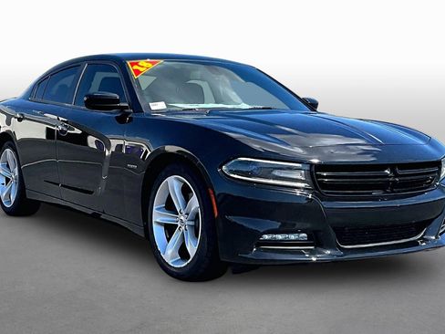Used 2018 Dodge Charger R/T RWD image 10