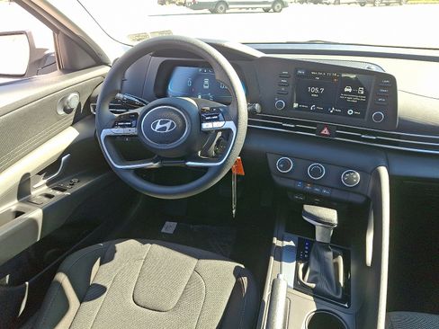 New 2025 Hyundai Elantra SE w/ Cargo Package image 9