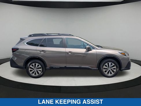 Certified 2022 Subaru Outback Premium AWD/4WD image 2