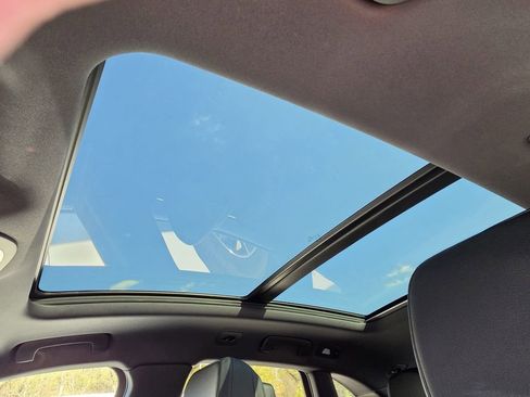 Certified 2023 Porsche Macan image 25