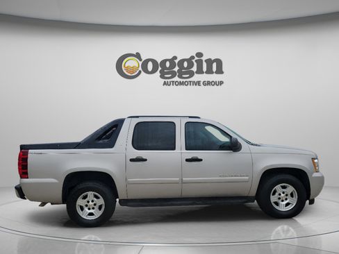 Used 2008 Chevrolet Avalanche LS image 4