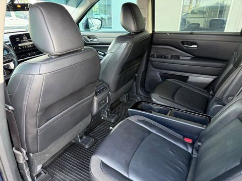 Certified 2024 Nissan Pathfinder SL w/ SL Premium Package FWD image 14