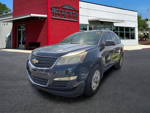 Used 2016 Chevrolet Traverse LS FWD image 1