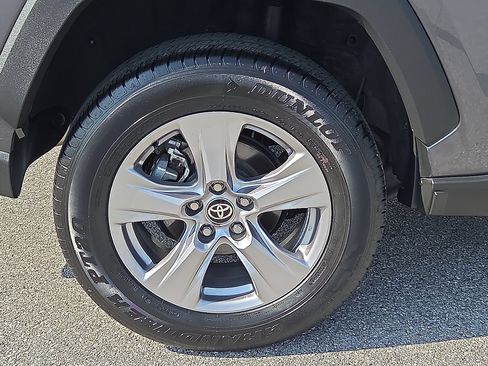 Used 2025 Toyota RAV4 XLE AWD/4WD image 7