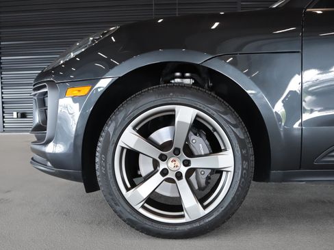 Certified 2025 Porsche Macan AWD/4WD image 13